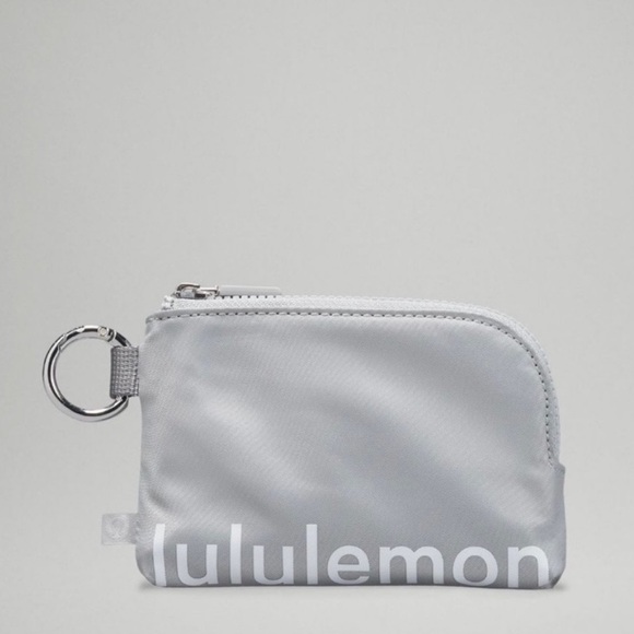 lululemon athletica Handbags - 🩶Lululemon Silver Drop Clippable Card Pouch🩶